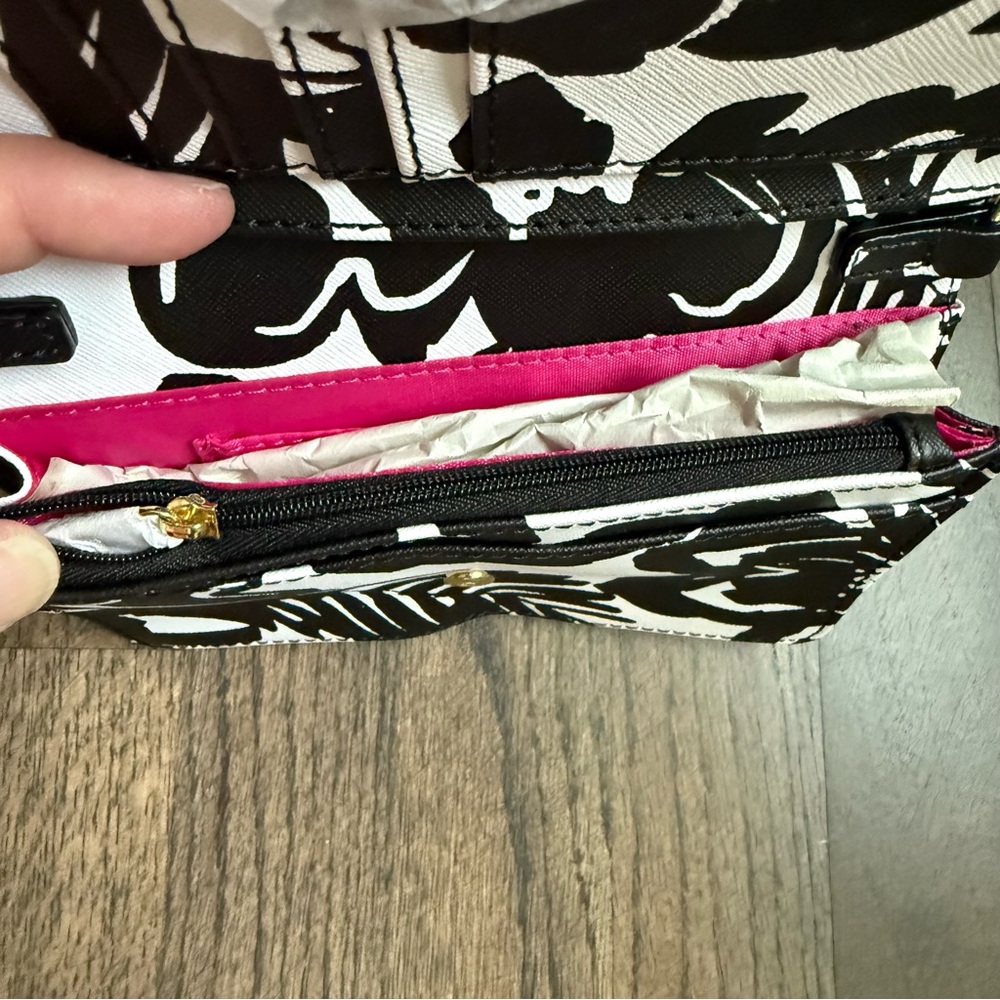 Trina Turk Stylish Black and White Crossbody Bag - Picture 5 of 9